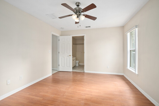 Building Photo - 3/2 in Orange City, 2 car garage, $1695/mo...