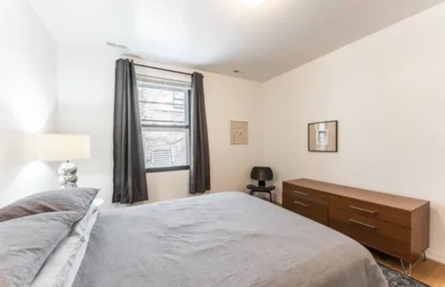 Building Photo - Gorgeous 2 bed 2 bath in the Uptown area