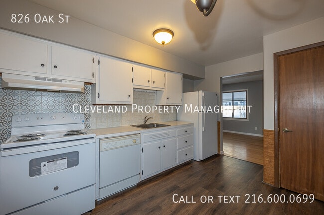 Building Photo - 826 Oak St