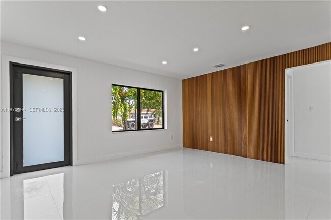 Building Photo - 1524 SW 32nd Ct