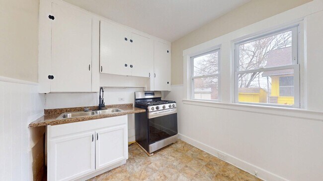 Building Photo - 3865 W 16th St