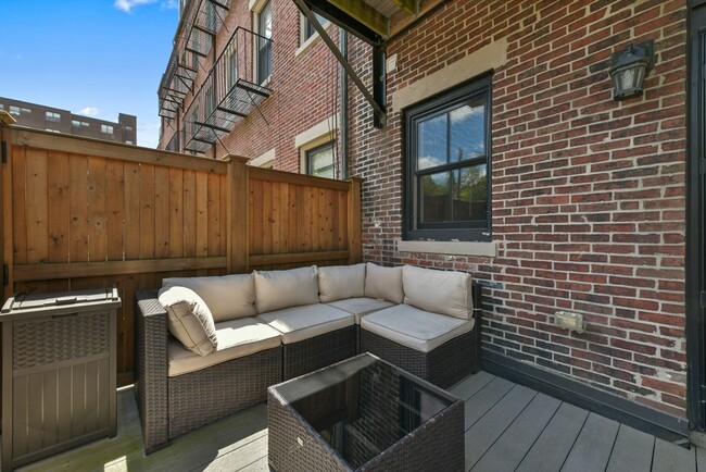 Building Photo - 209 W Springfield St