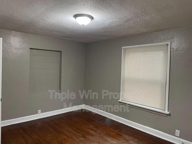 Building Photo - 2139 Kappel Dr
