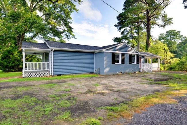 Building Photo - New Waterfront Home