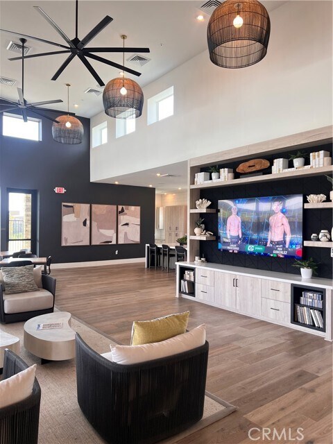 Building Photo - 16032 Sunny Ct