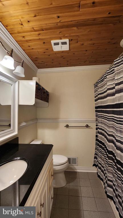 Building Photo - 318 Oakwood Ave