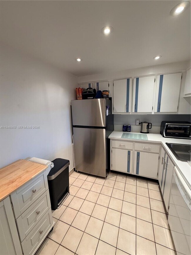 Building Photo - 501 E Dania Beach Blvd