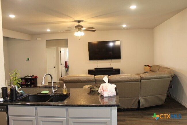 Building Photo - 3006 Hedwig St