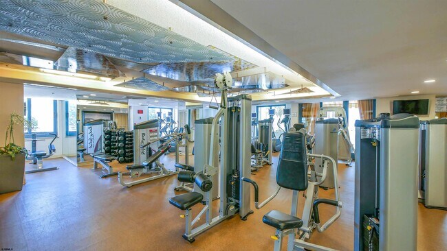 Building Photo - 526 Pacific Ave