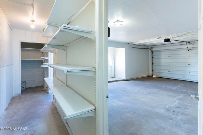 Building Photo - 1714 W Meadow Hills Dr