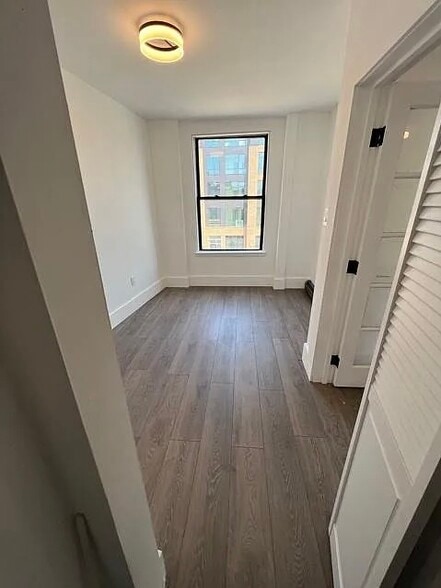 Building Photo - 392 Broad St