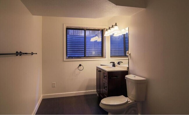 Building Photo - 2910 Rolling Wood Loop