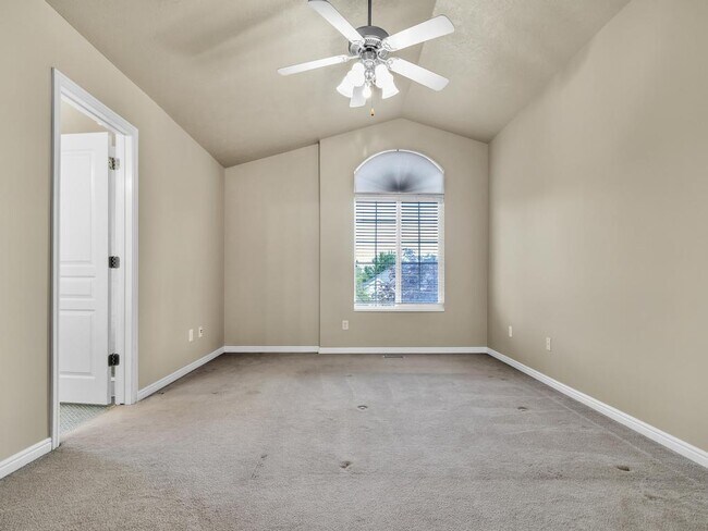 Building Photo - 6313 S Lake Fork Cir