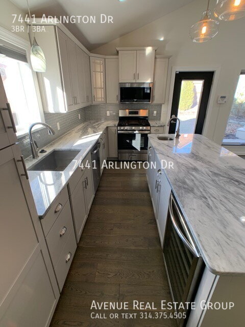 Building Photo - 7441 Arlington Dr