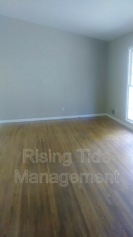 Building Photo - 1042 Mesa Dr