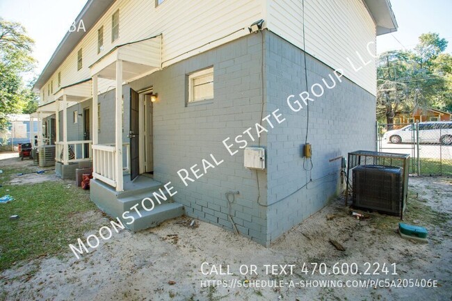 Building Photo - Spacious 2-story townhome apartment in Eas...