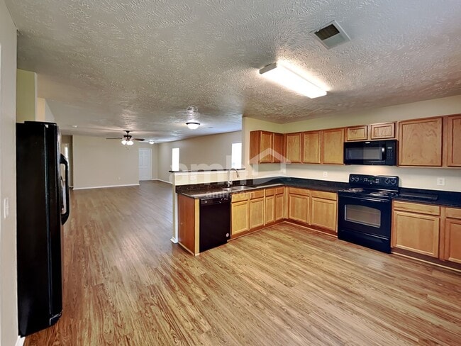 Building Photo - 2727 Sutherland Dr