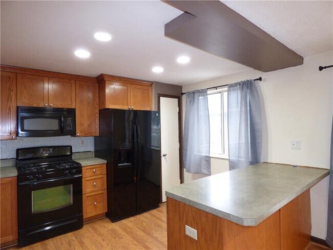 Building Photo - 794 Wheatland Cir