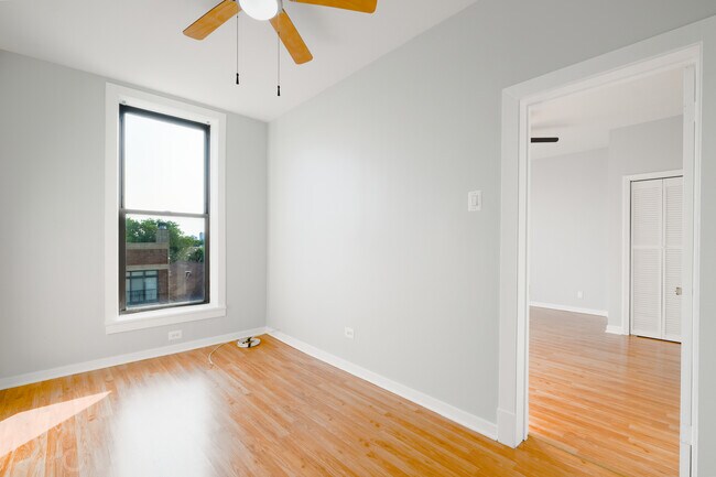 Building Photo - 2418 N Clybourn Ave