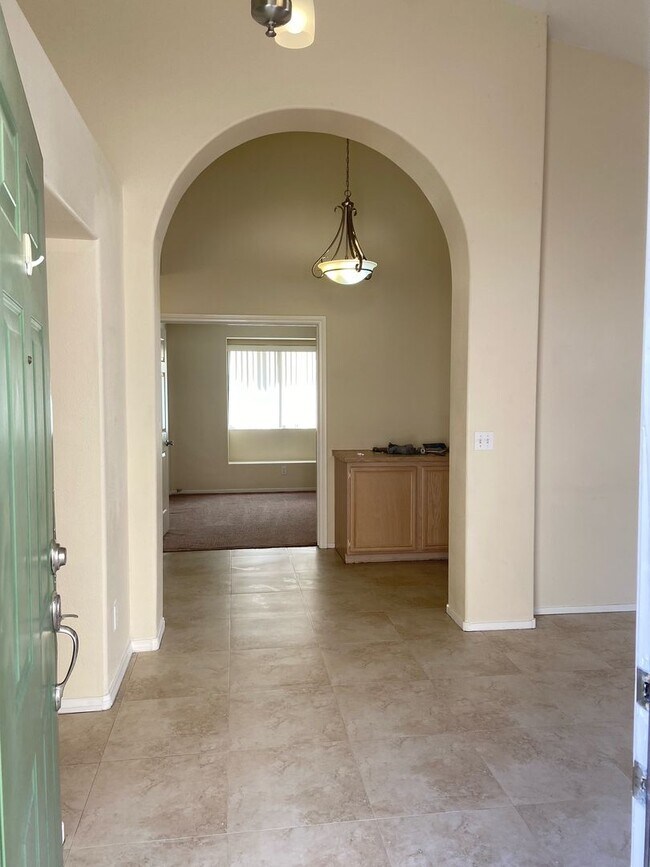 Building Photo - 3/2 charming single-story home located in the desirable Summerlin