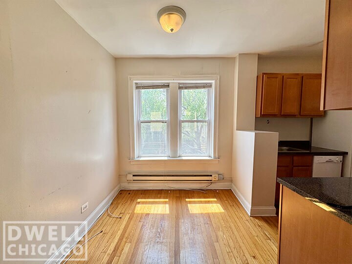 Building Photo - 3825 N Greenview Ave