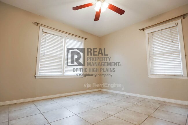 Building Photo - 1542 Parr St