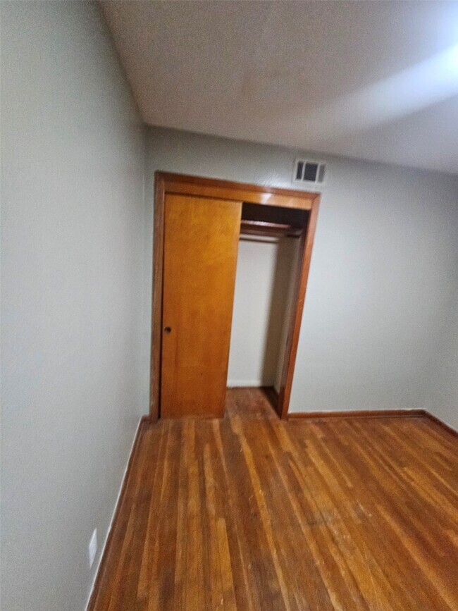 Building Photo - 2810 Monticello Dr