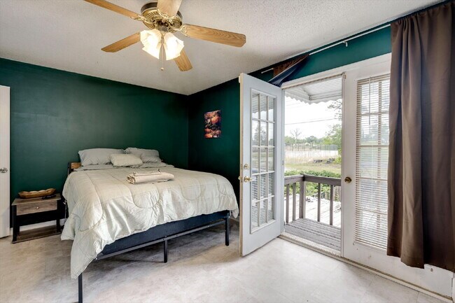 Building Photo - Fully Furnished Home