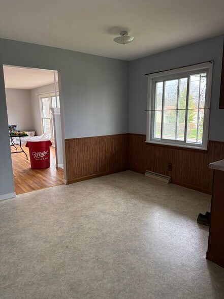 Building Photo - 2 Sunrise Dr