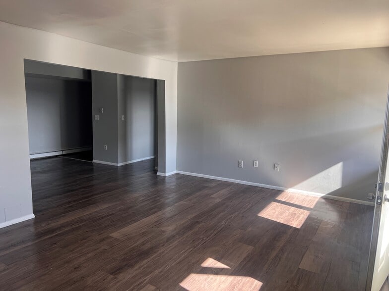 Living Room - Crestwood Apartments