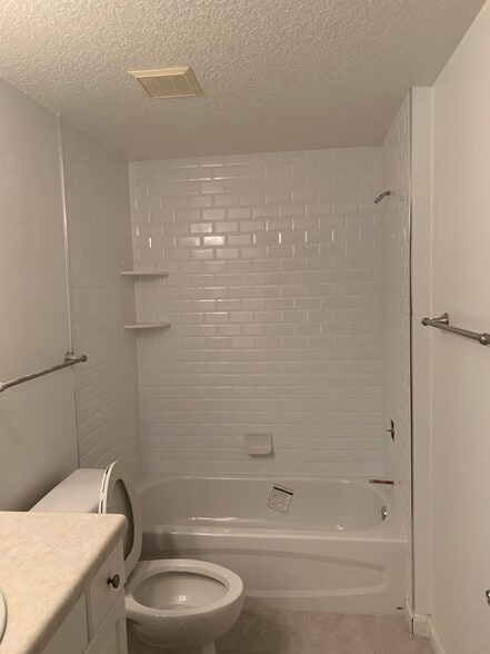 Building Photo - 5080 Fairways Cir