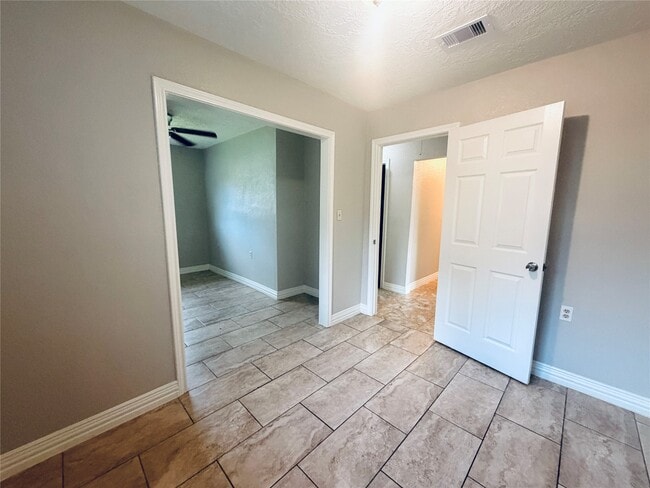 Building Photo - 12211 Wessex Dr