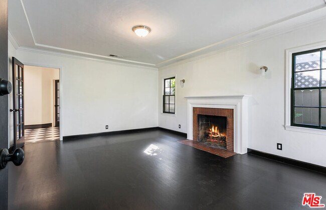 Building Photo - 508 N San Vicente Blvd