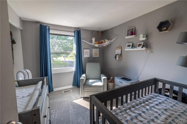 Building Photo - 9 Tree Line Dr