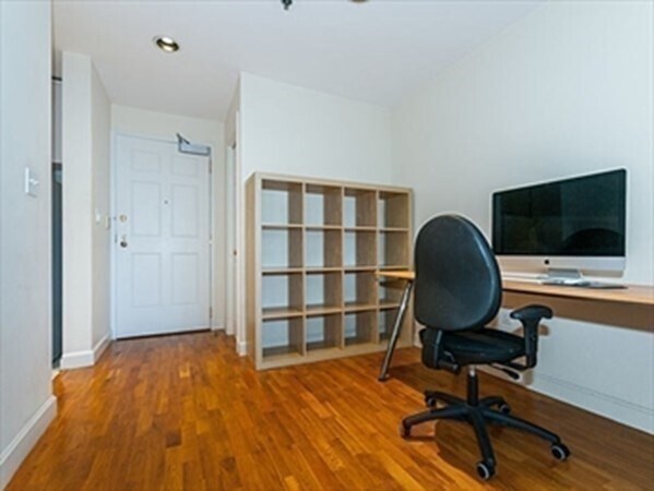 Building Photo - 416 Marlborough St