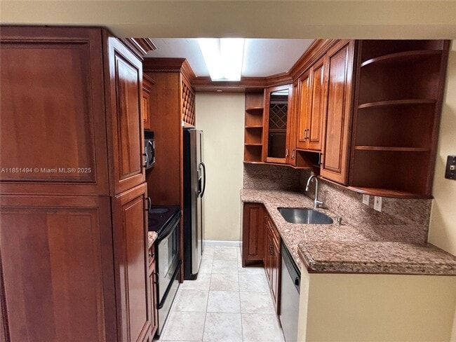 Building Photo - 10810 N Kendall Dr