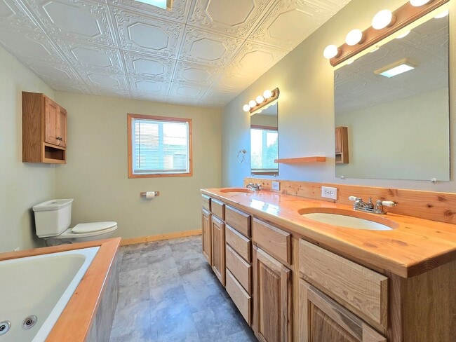 Building Photo - 3 Bedroom Home in Marysville Now Available!