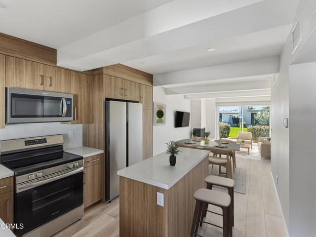 Building Photo - 61 Redwood Ave