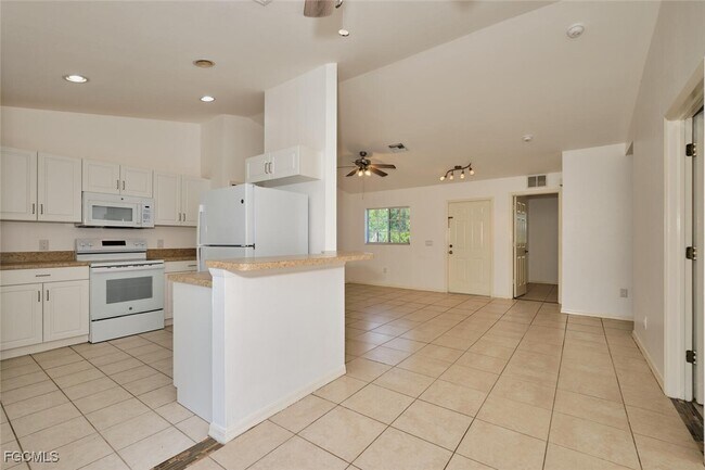 Building Photo - 3825 Hollycrest St