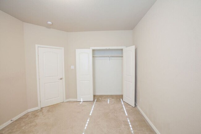 Building Photo - 528 S Greenville Ave