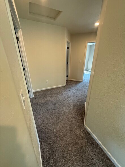 Building Photo - 1750 Sandstone Dr