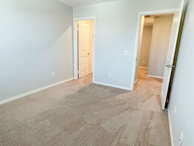 Building Photo - Beautiful 2 Story 4 Bedroom Home in Great ...