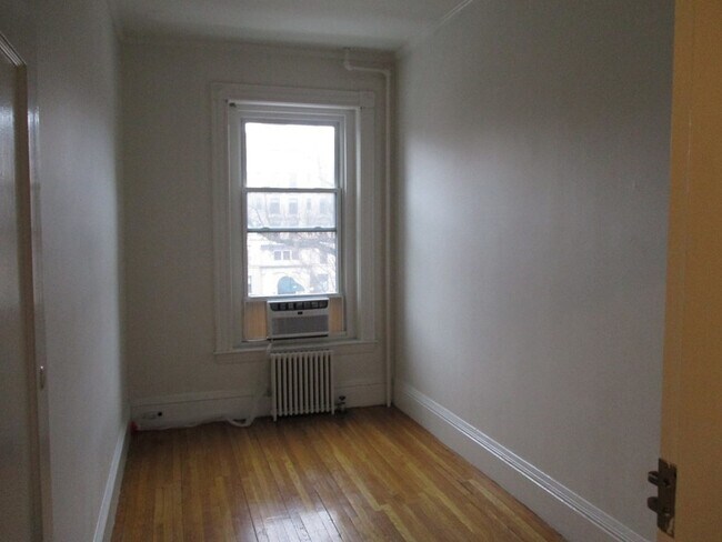 Building Photo - 342 Commonwealth Ave