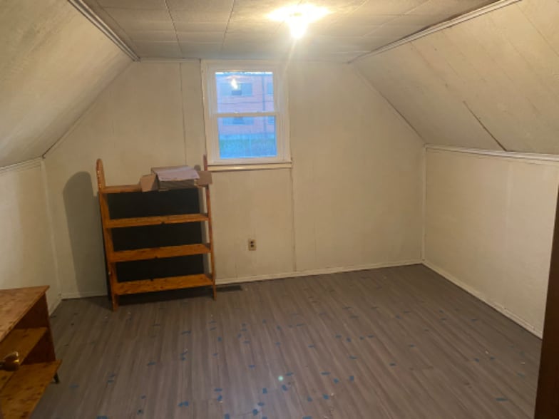 Building Photo - 3740 W 2nd St