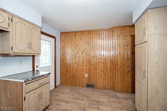 Building Photo - 12010 Longmead Ave