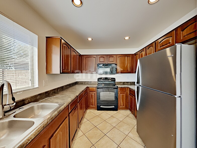 Building Photo - 34720 N Happy Jack Dr