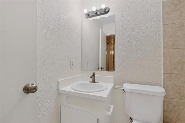 Building Photo - 6808 Trail Lake Dr