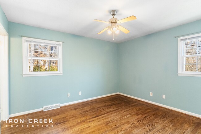 Building Photo - Adorable 3-Bedroom House in West Asheville