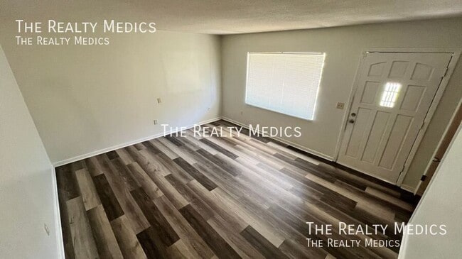 Building Photo - 526 S Thompson Ave