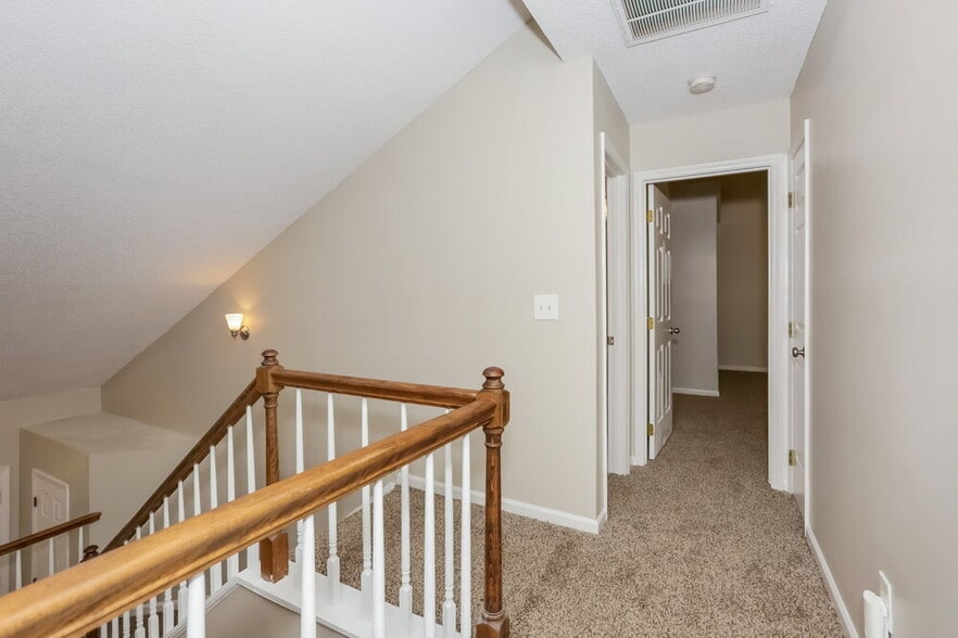 Building Photo - 2328 Torrington Ln